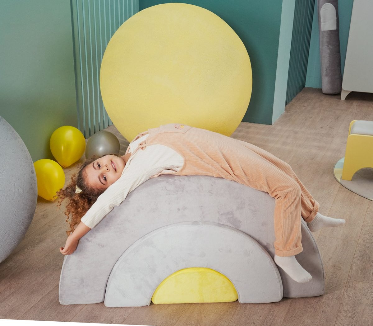 Oyun köşesi: Minimoon oyun pufu ve Minikit ahşap oyuncaklar