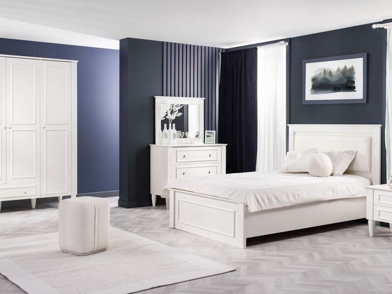Bari teen room