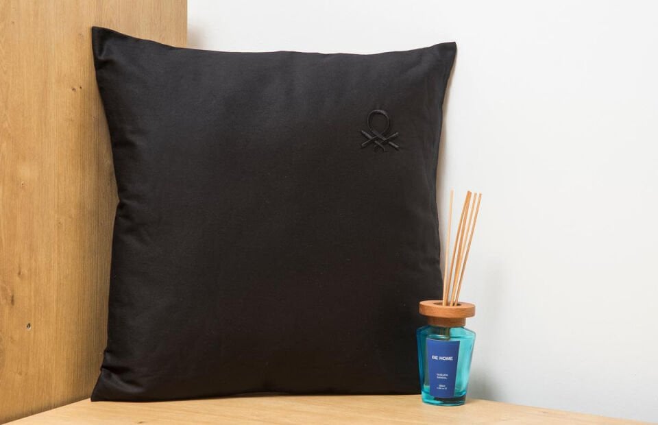 Benetton Kırlent Siyah