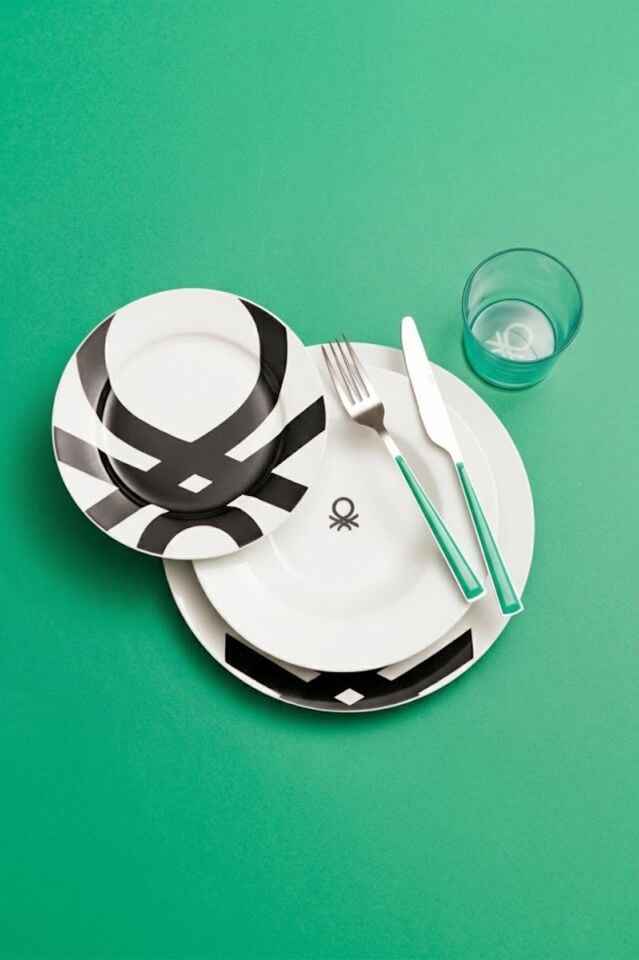 18-Piece Dinner Set with Logo
