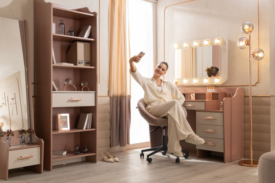 Estella Mirror