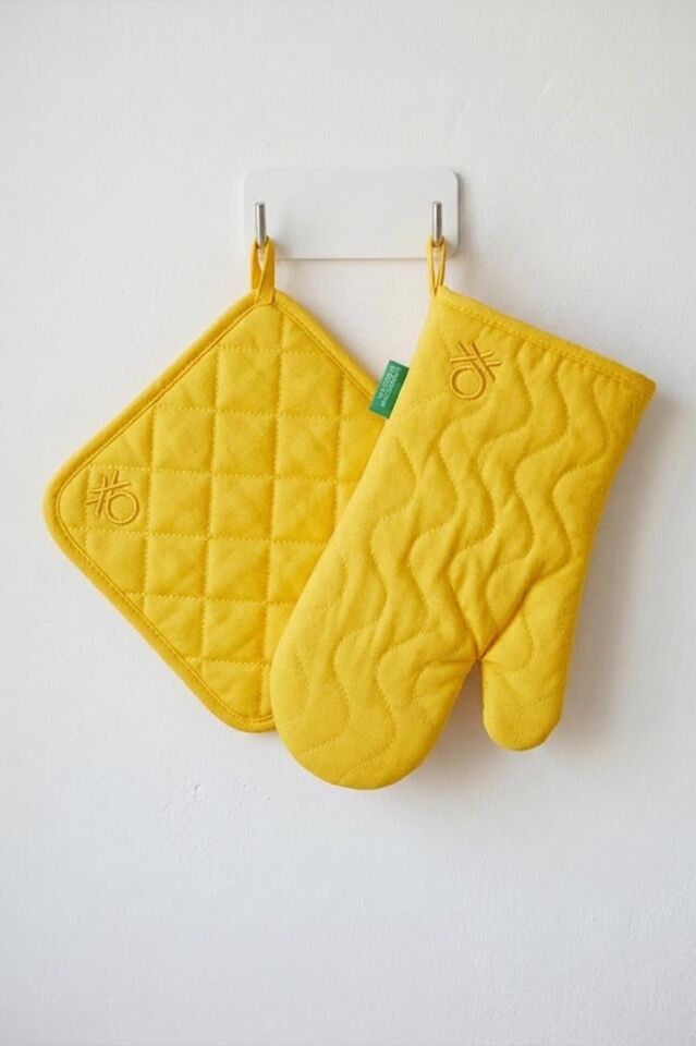 Benetton Gloves & Pot Holders Yellow