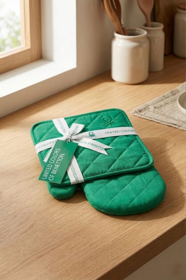 Benetton Gloves & Pot Holders Green
