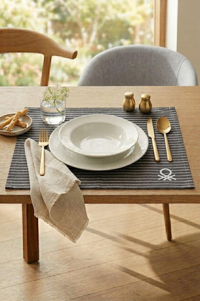 American Placemat Set of 4, Striped, Black, 33x50cm