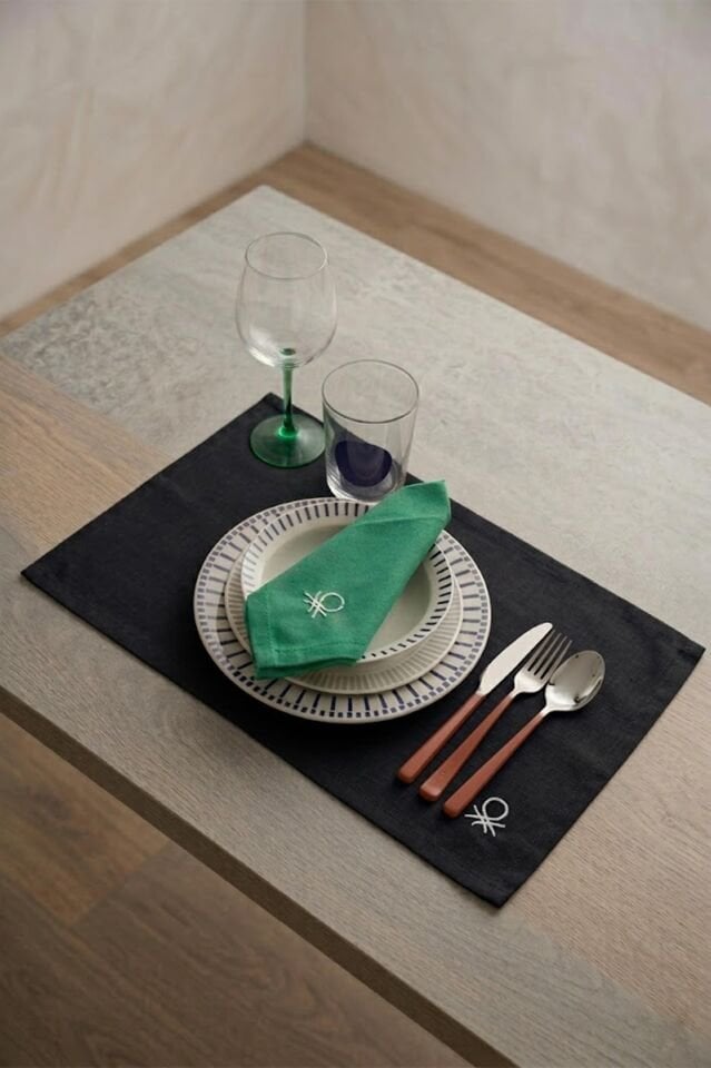 American Placemat Set of 4, Black, 33x50cm